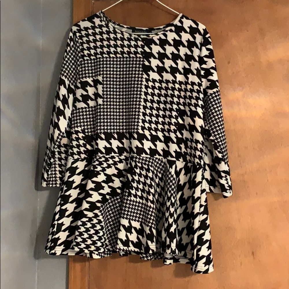 Nuggles houndstooth top